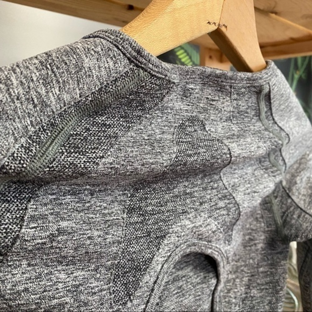 Gymshark Gray Flex Sports Long Sleeve Athletic Cutout Crop Top Small - Picture 10 of 14